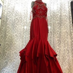 Stunning Red Nox Annabel Prom Dress Size 6 Med